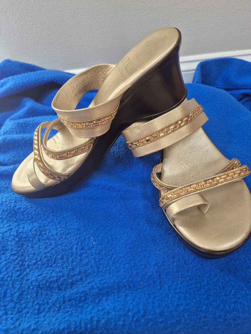 Italian Shoemakers Gideon Metallic Gold Embellished Slide Sandals - Size 7.5M